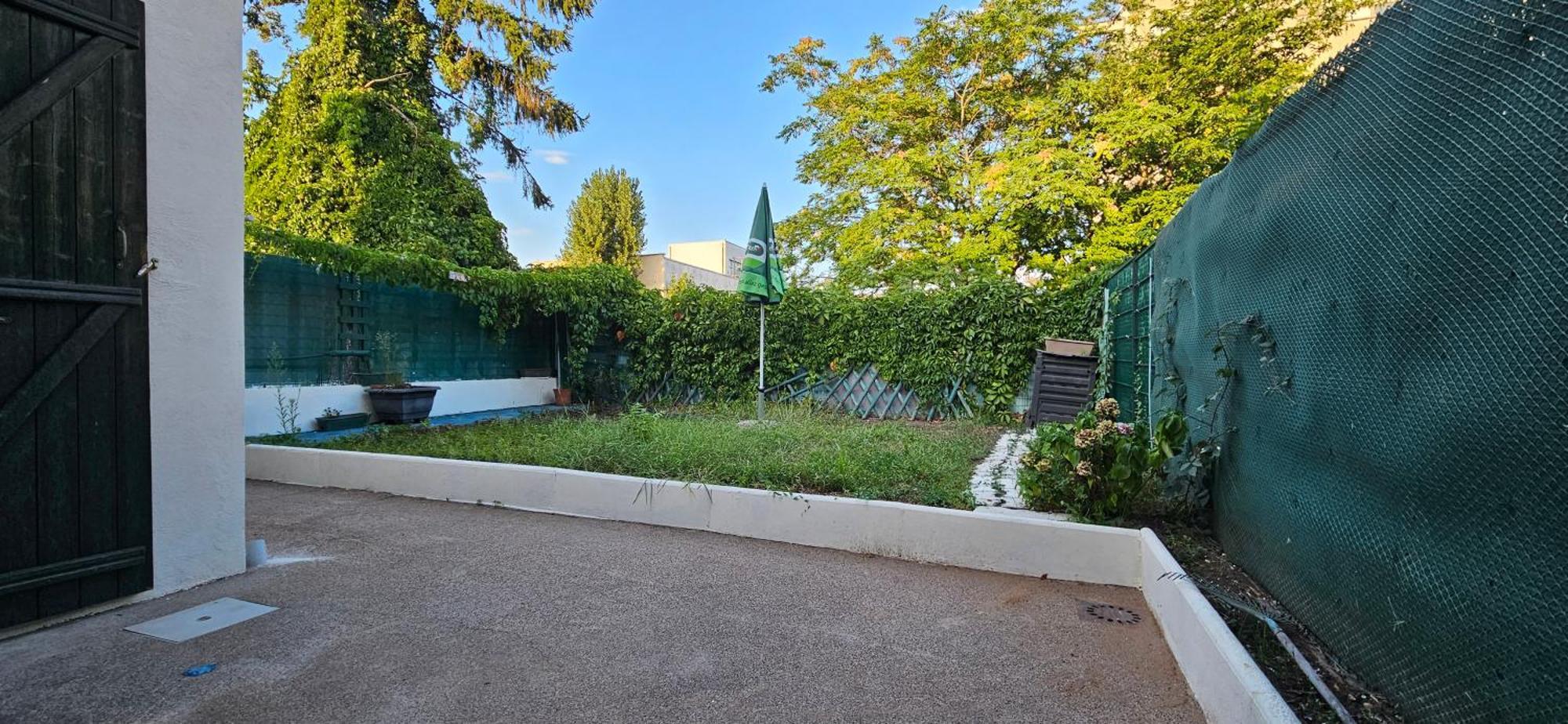 Charmante Maison Avec Jardin Sans Vis-A-Vis Saint-Fons Eksteriør billede